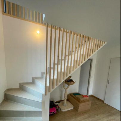 escalier bois à Maulette près de Houdan dans les Yvelines 78