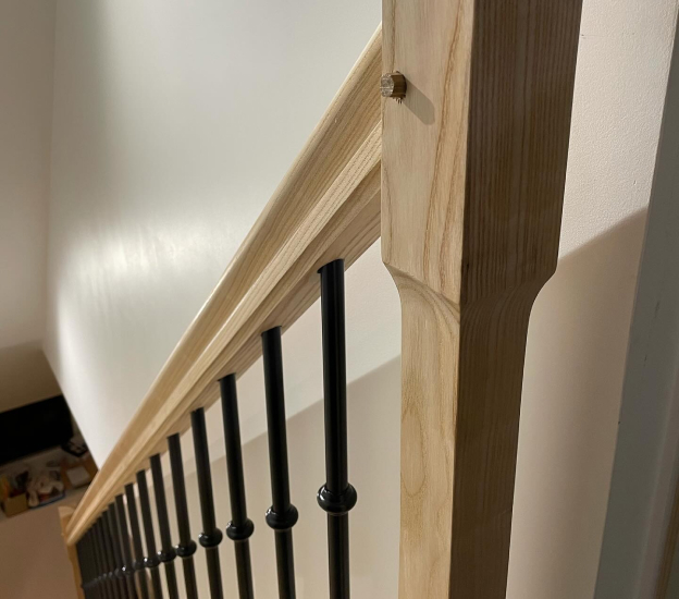 rambarde escalier en bois à Maulette près de Houdan dans les Yvelines 78